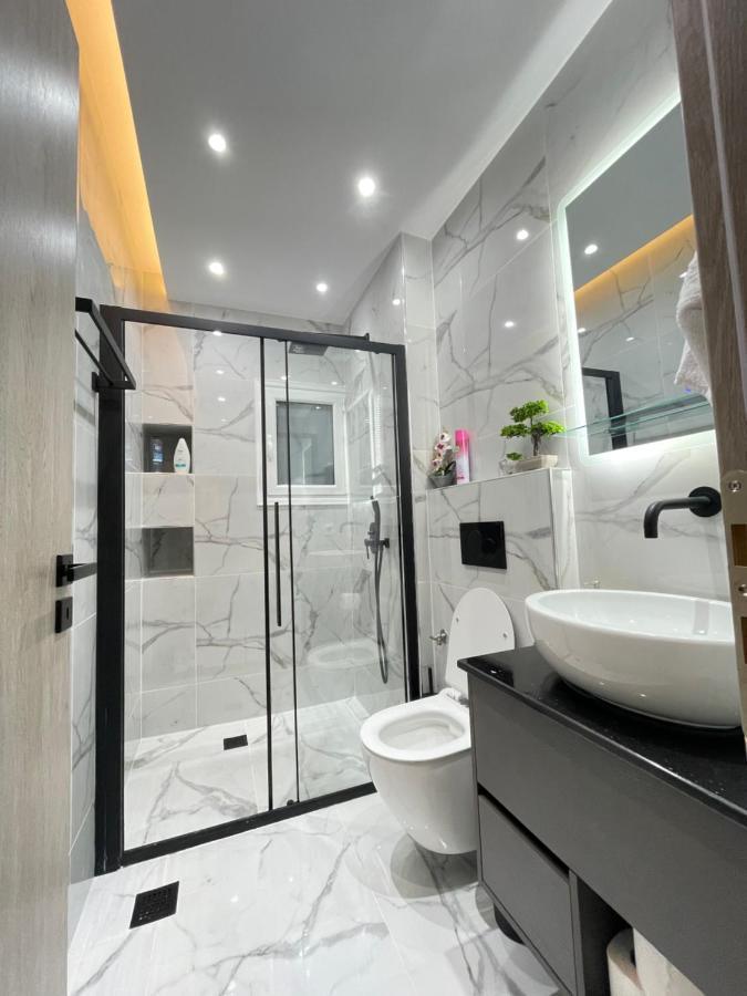 Apollo 2 Bd Jacuzzi Suite Athens Exterior photo